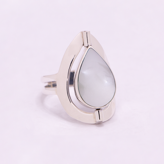 Large Tear Drop Reversible Ring (Mother of Pearl / Sodalite)